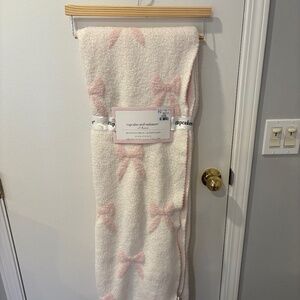 cupcakes and cashmere pink bow throw blanket